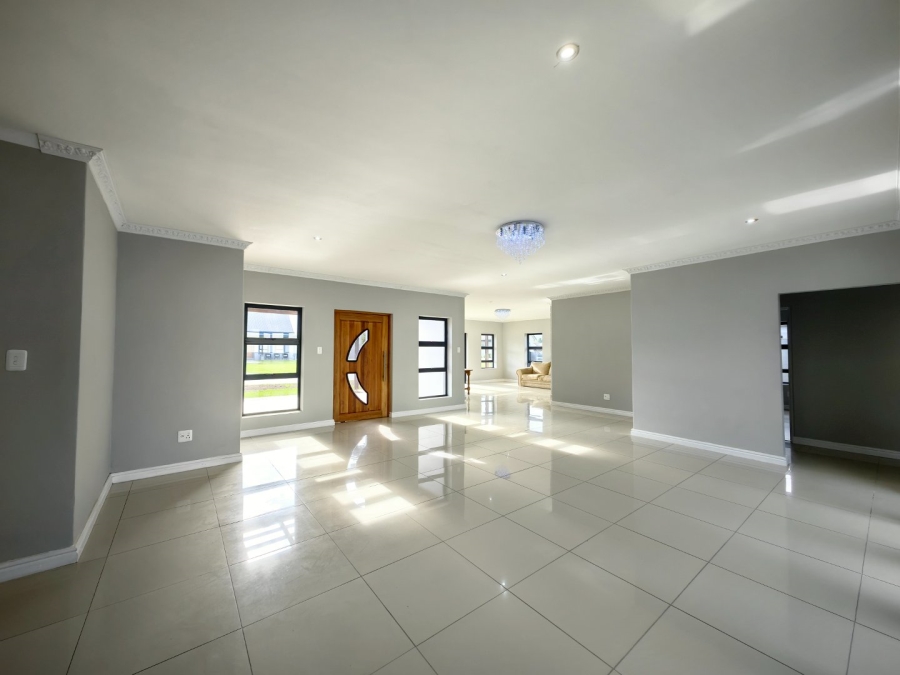 To Let 4 Bedroom Property for Rent in Blue Mountain Village Western Cape